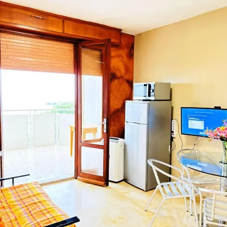 Flat With Wonderful Sea View-beahost Apartment